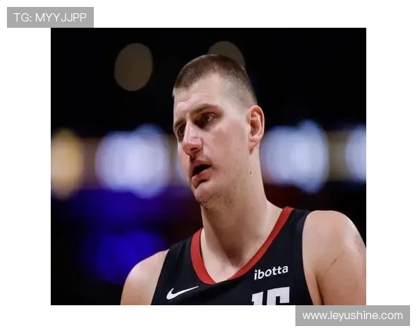 武切维奇挡拆拉开空间，对比约基奇更偏高位终结