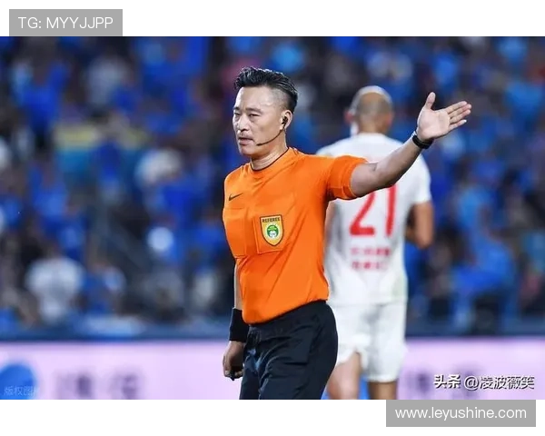 第四官员职责：替补、技术区与裁判权力界限